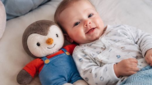 Doudou et T’choupi : quel compagnon choisir pour bébé ?